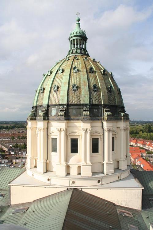 De zuidkant van de koepel van de Basiliek van Oudenbosch